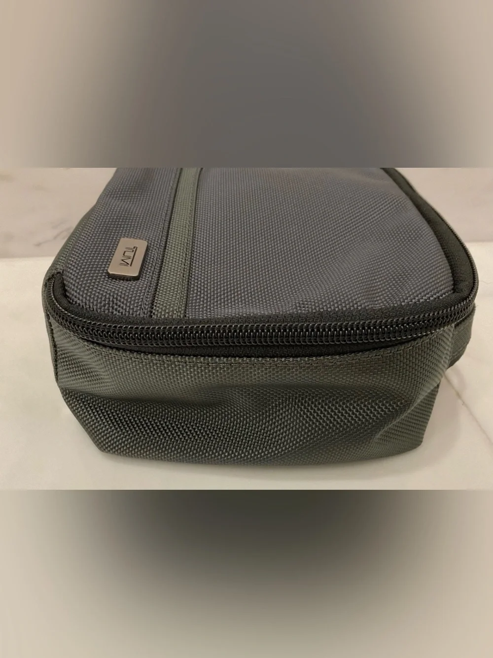 NEW TUMI Zippered CUBE TRAVEL POUCH - Cosmetic Bag - SEAL GRAY